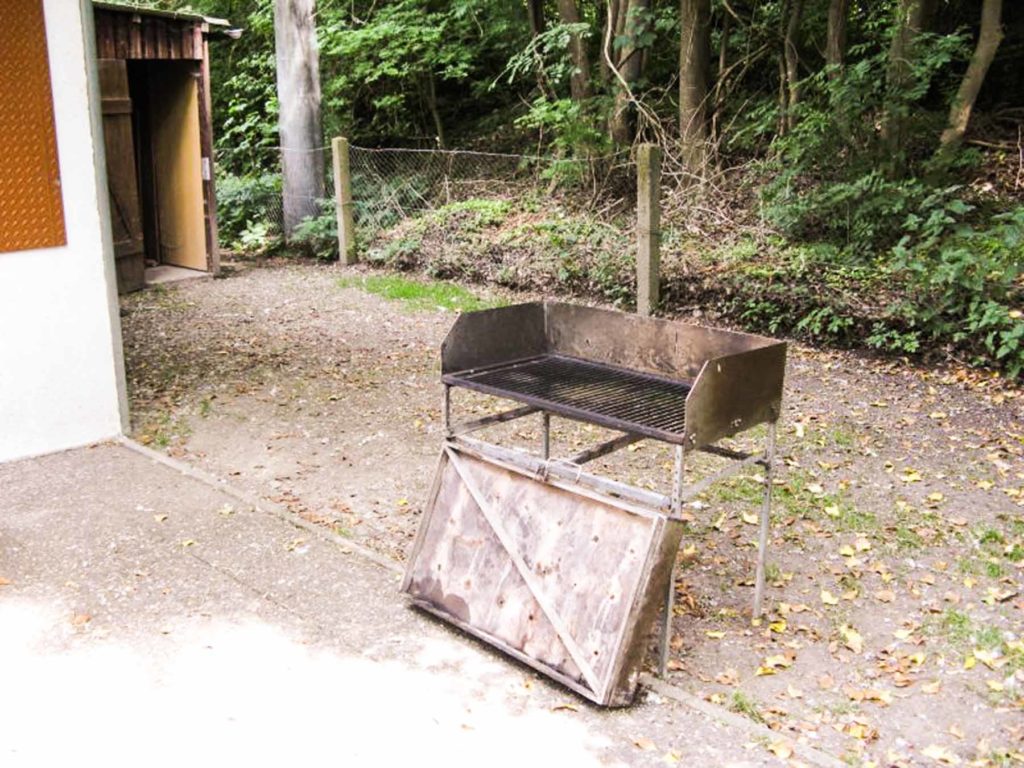 Grosser Grill für Ihr Event in Wertachnähe in Augsburg im Garten von unserem Bootshaus